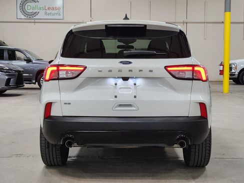 Used 2022 Ford Escape SE w/ SE Sport Appearance Package image 10