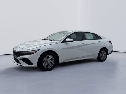 New 2026 Hyundai Elantra SE FWD image 7