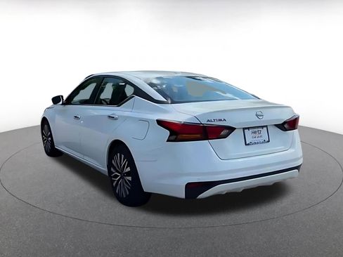 Used 2025 Nissan Altima 2.5 SV FWD image 11