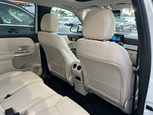 Used 2023 Mercedes-Benz GLB 250 image 44