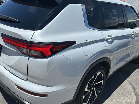 Used 2022 Mitsubishi Outlander ES FWD image 4