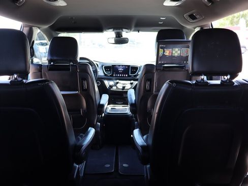 Used 2020 Chrysler Pacifica Touring-L Plus FWD image 19