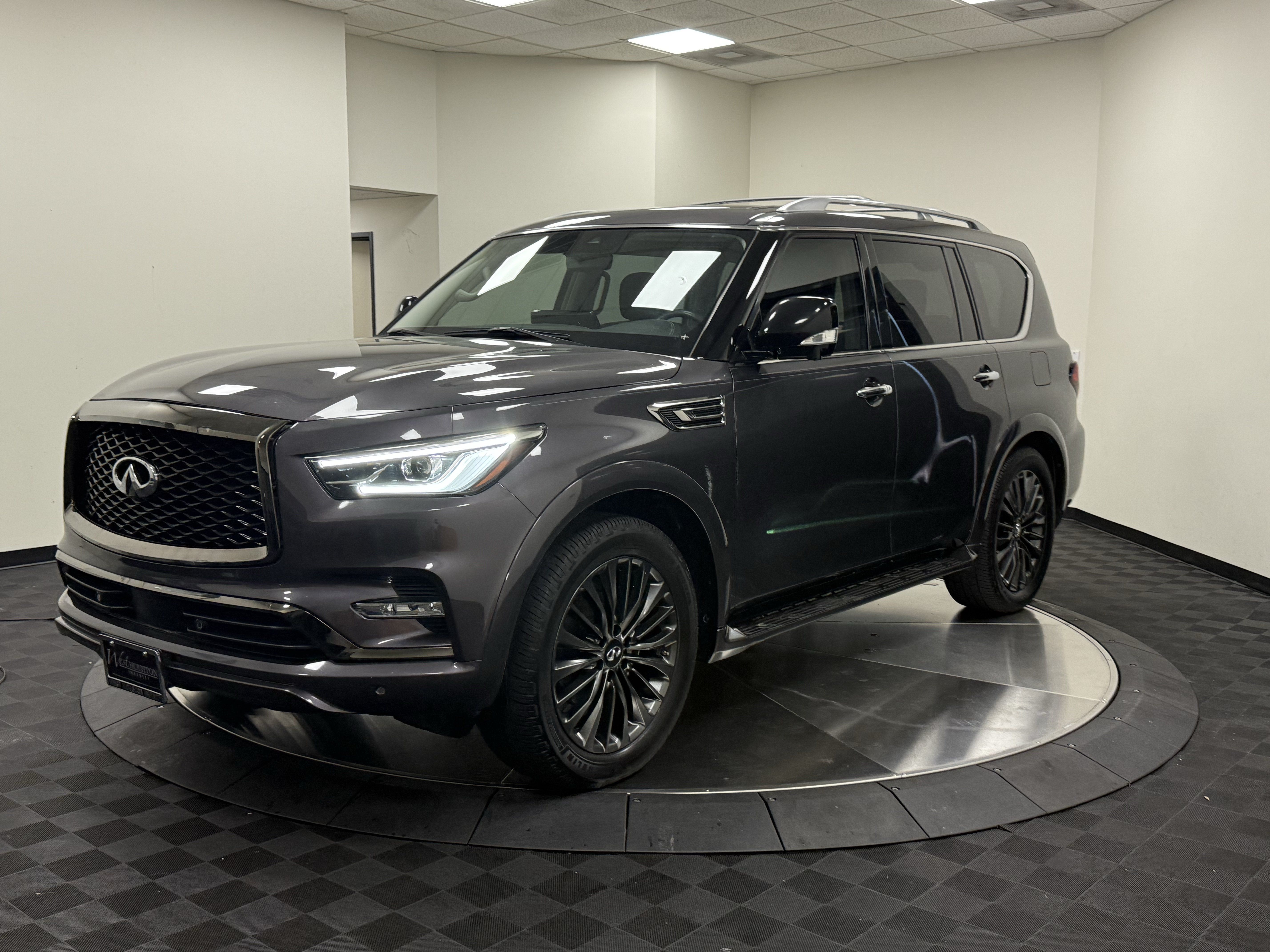 Used 2022 INFINITI QX80 Premium Select w/ All-Season Package RWD image 3