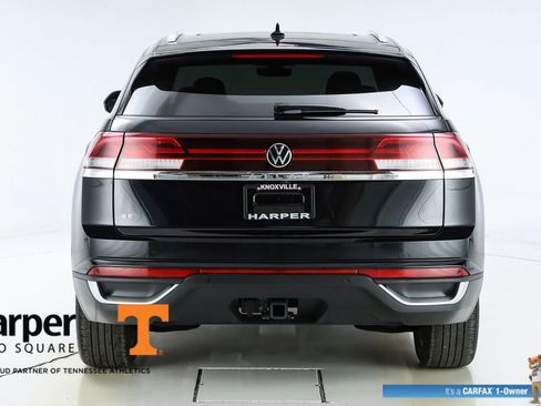 Used 2025 Volkswagen Atlas Cross Sport SE w/ Panoramic Sunroof Package image 8