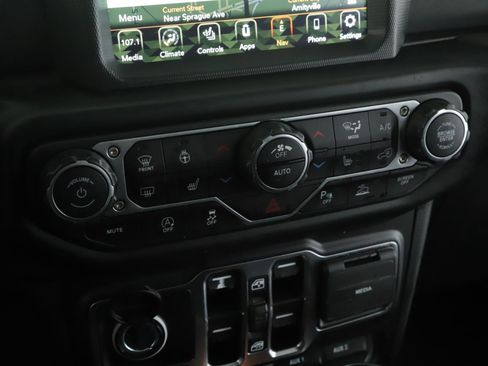 Used 2022 Jeep Wrangler Unlimited Sahara AWD/4WD image 14