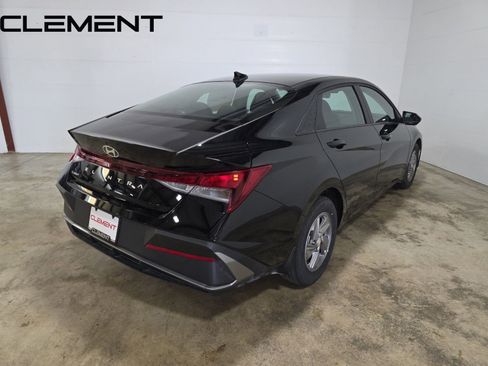 Used 2025 Hyundai Elantra SE image 6
