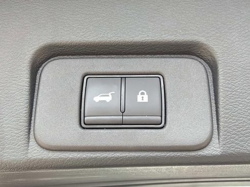 Certified 2025 Nissan Rogue SL w/ SL Premium Package image 18