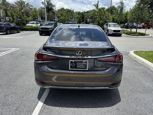 Used 2024 Lexus ES 300h Ultra Luxury w/ Accessory Package (Z2) FWD image 2