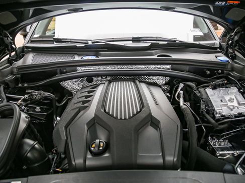 Certified 2026 Porsche Macan AWD/4WD image 32