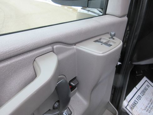 Used 2018 Chevrolet Express 2500 w/ Driver Convenience Package image 35