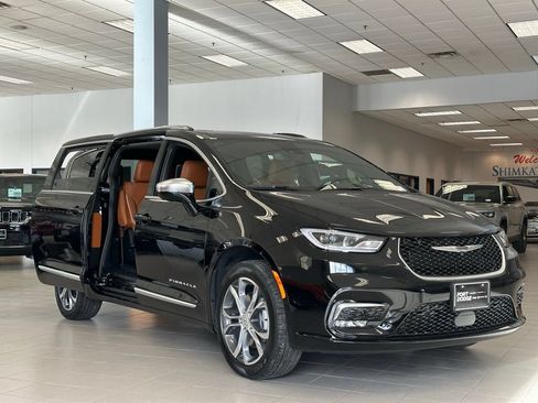 New 2026 Chrysler Pacifica Pinnacle AWD/4WD image 6