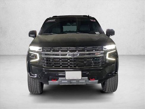 Used 2022 Chevrolet Suburban Z71 w/ Luxury Package AWD/4WD image 2