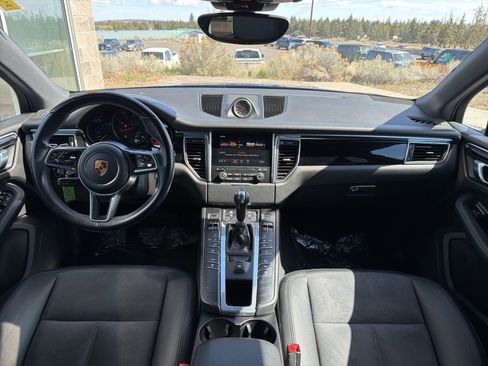 Used 2018 Porsche Macan Sport Edition AWD/4WD image 10