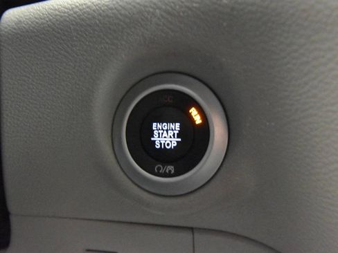 Used 2024 Chrysler Pacifica Touring-L FWD image 23
