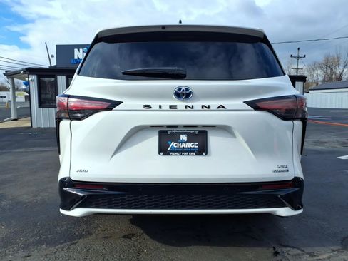 Used 2023 Toyota Sienna XSE w/ XSE Plus Package image 4