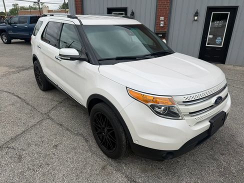 Used 2014 Ford Explorer Limited w/ Equipment Group 302A AWD/4WD image 2