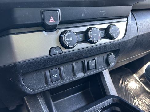 Used 2020 Toyota Tacoma SR5 RWD image 23