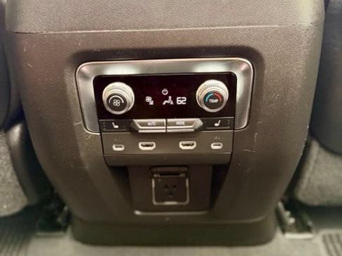Used 2024 GMC Yukon XL Denali Ultimate AWD/4WD image 30