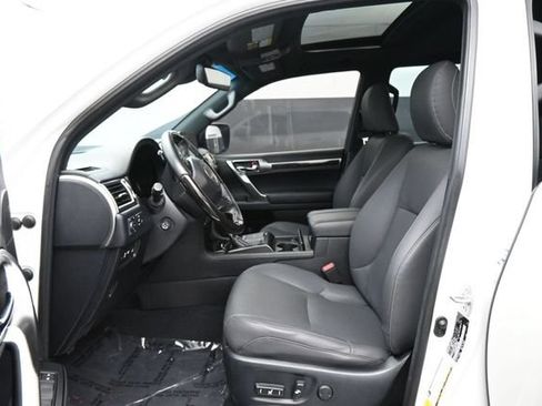 Used 2023 Lexus GX 460 Premium w/ Accessory Package AWD/4WD image 21