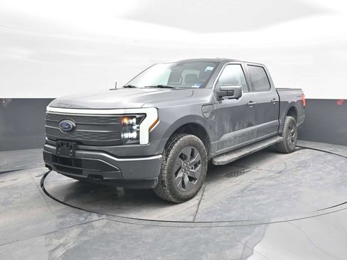 Used 2023 Ford F150 Lightning Lariat image 4