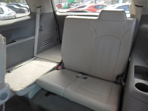 Used 2015 GMC Acadia SLT image 11