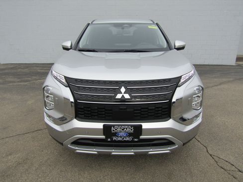 Used 2023 Mitsubishi Outlander SE image 3