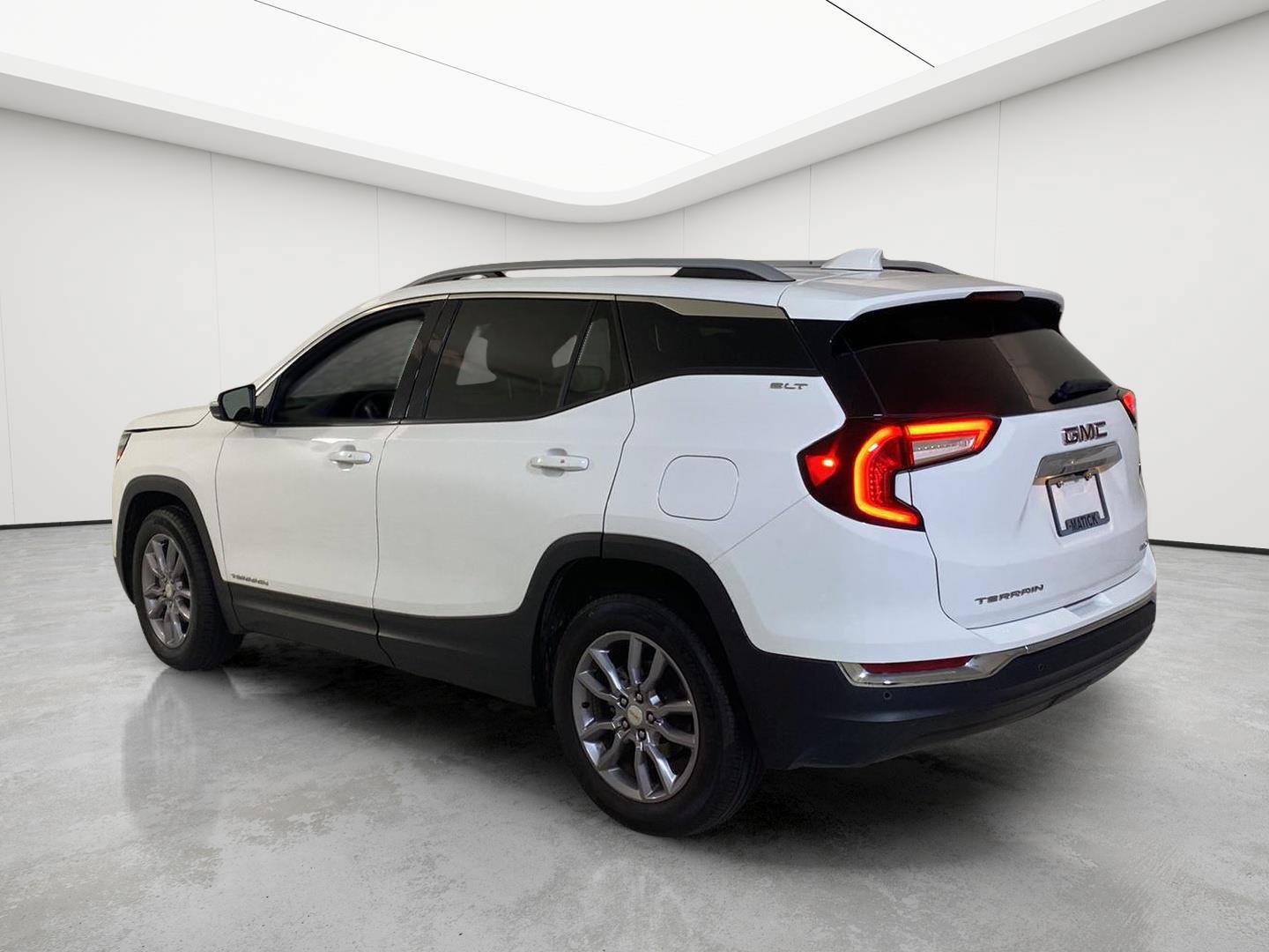 Certified 2023 GMC Terrain SLT w/ LPO, Floor Liner Package AWD/4WD image 5