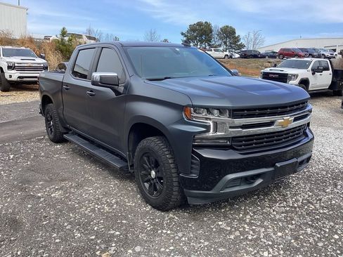 Used 2021 Chevrolet Silverado 1500 LT w/ Convenience Package II image 2
