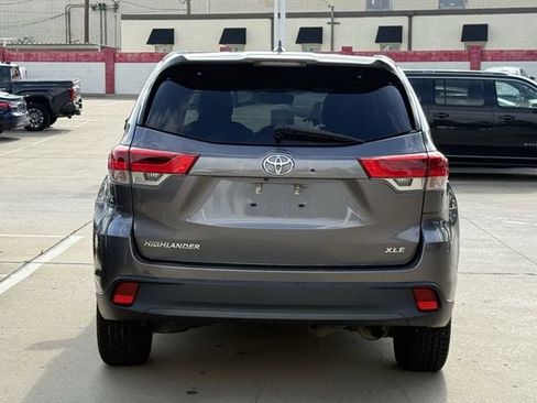 Used 2018 Toyota Highlander XLE FWD image 5