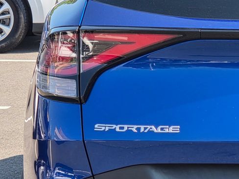 Used 2023 Kia Sportage EX AWD/4WD image 32