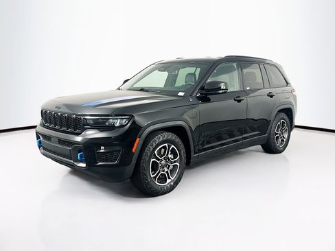 Used 2022 Jeep Grand Cherokee Trailhawk w/ Luxury Tech Group III AWD/4WD image 3
