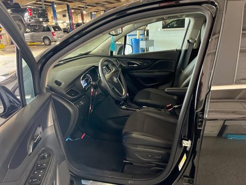 Used 2022 Buick Encore Preferred w/ Safety Package FWD image 5
