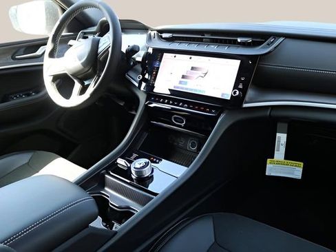 New 2026 Jeep Grand Cherokee Altitude image 20