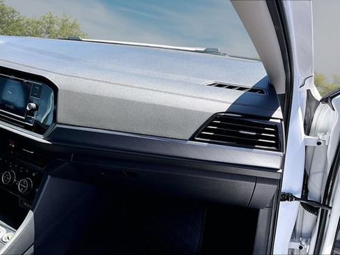 Used 2024 Volkswagen Jetta SE FWD image 25