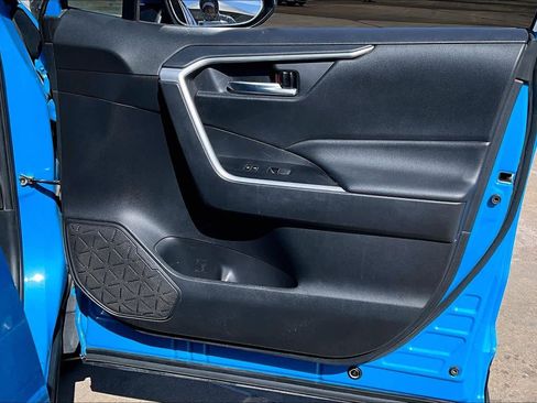 Used 2021 Toyota RAV4 XLE Premium image 26