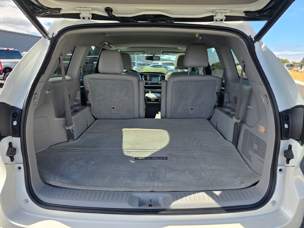 Used 2016 Toyota Highlander Limited AWD/4WD image 30