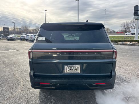 New 2026 Lincoln Navigator Reserve AWD/4WD image 6