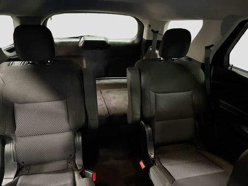 Used 2022 Ford Explorer XLT image 23