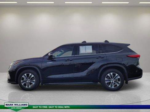 Used 2021 Toyota Highlander XLE FWD image 7