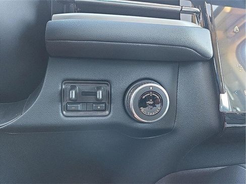 New 2025 Lincoln Navigator L Reserve image 16