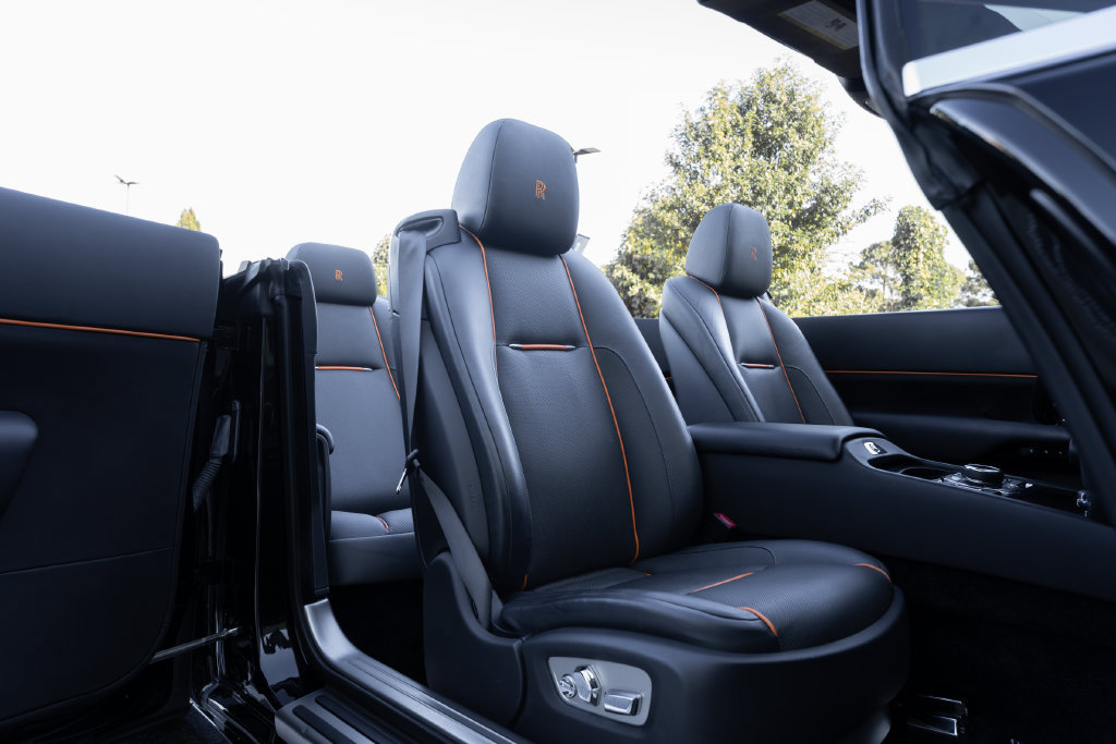 Used 2018 Rolls-Royce Dawn RWD image 40