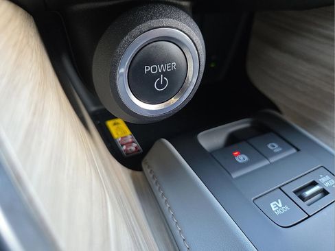 Used 2024 Toyota Venza Limited AWD/4WD image 21