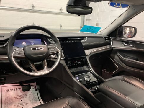 Used 2022 Jeep Grand Cherokee L Limited image 23
