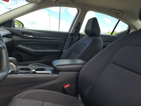 Used 2025 Nissan Altima 2.5 SV FWD image 20