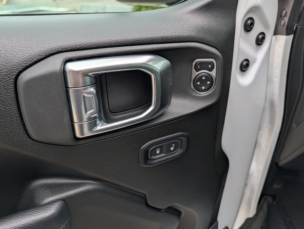 Used 2025 Jeep Gladiator Sport AWD/4WD image 14
