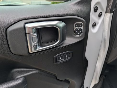 Used 2025 Jeep Gladiator Sport AWD/4WD image 14