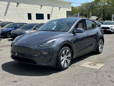 Used 2022 Tesla Model Y Long Range AWD/4WD image 7