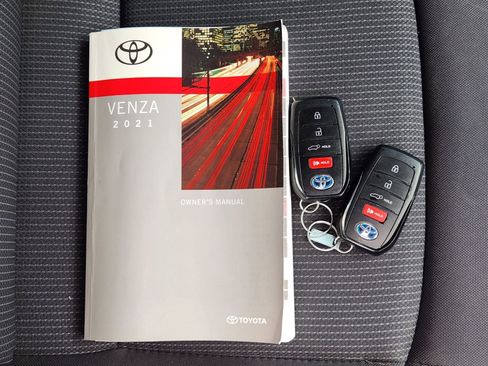 Used 2021 Toyota Venza LE AWD/4WD image 41