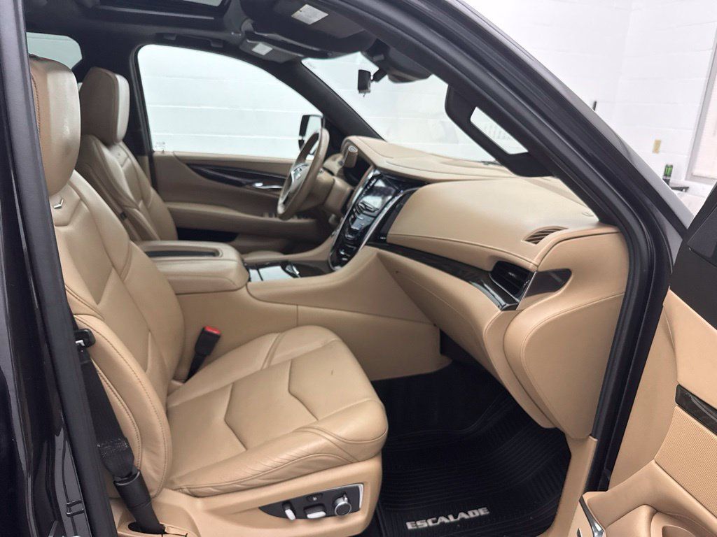 Used 2018 Cadillac Escalade ESV Platinum AWD/4WD image 71