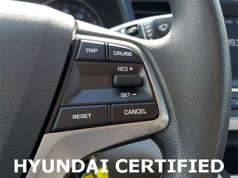 Used 2017 Hyundai Elantra SE image 23